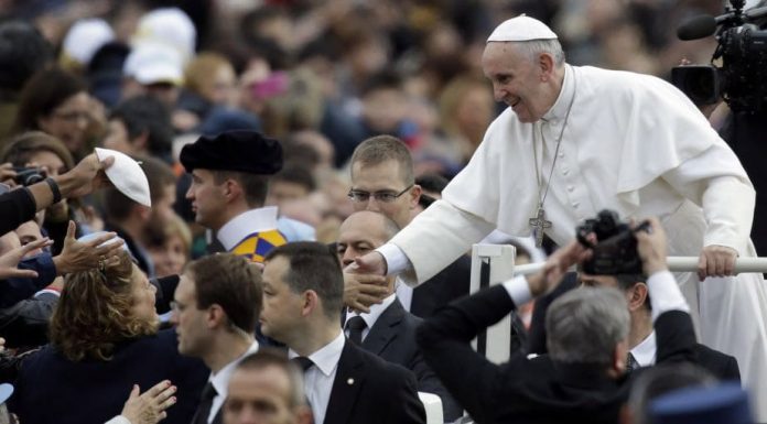 La civilización del espectáculo al acecho del papa Francisco Papa Francisco