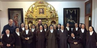 Hermana Anunciación de Santa Teresa Comunidad de Cabrerizos. Hna. Anunciación, primera de la izquierda
