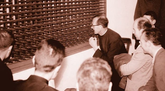 Nuestra savia carmelitana: El amor a la Virgen El P. Morales en un locutorio de un Carmelo