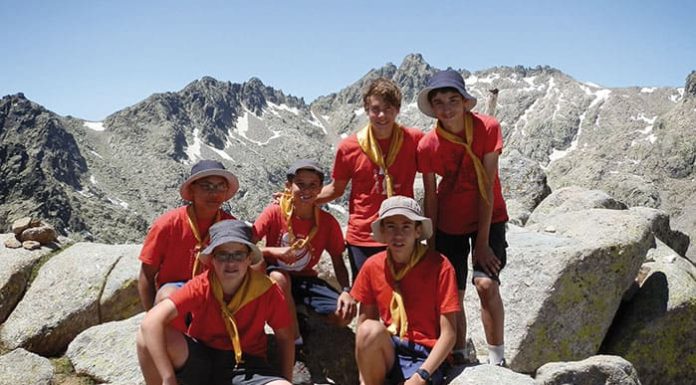 Hacer subir, bajando Juveniles en el circo de Gredos.