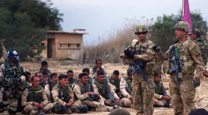 Dejando a Cristo mi mirada Dejando a Cristo mi mirada (Foto del Ejército de los EEUU por el sargento Cody Quinn)