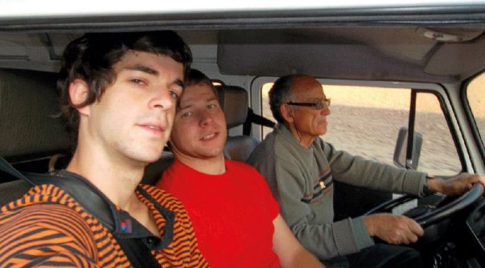 ¡Se nos adelantó Vicente! Vicente conduciendo la combi