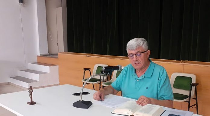 La burra de Balaam Luis Vela dando una tanda de ejercicios espirituales a los 63 años