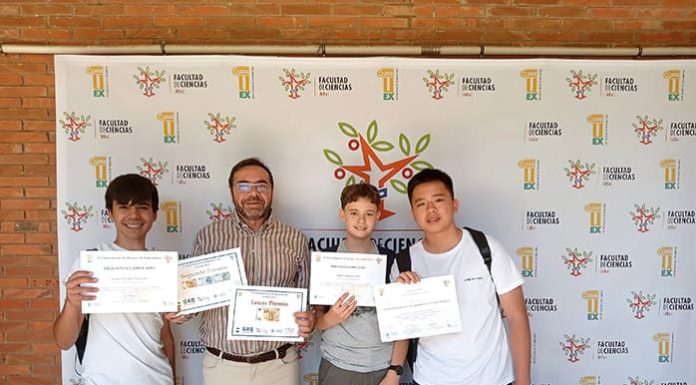 Despertar ilusiones Segundo, tercero y cuarto premio de la miniolimpiada de Química de Extremadura.