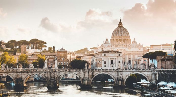 Un jubileo para la esperanza Cúpula del Vaticano. Foto: Chris Czermak en Unsplash