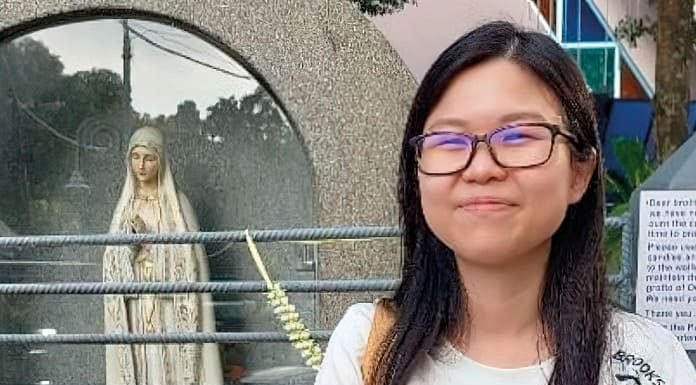 Fung Yihan descubre a santo Tomás de Aquino Foto de Fung Yihan, joven conversa malasia inspirada por Santo Tomás de Aquino.