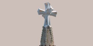 Una catedral para tiempos ávidos de luz Recreación de la torre de Jesucristo en la Sagrada Familia diseñada por Antoni Gaudí