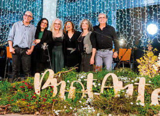 Brotes de Olivo Brotes de Olivo, grupo familiar de música católica española con más de cincuenta años de historia evangelizando a través de la canción