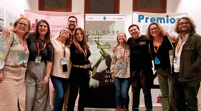 Nuestra vida en Clave de Dios: Una partitura escrita por él Grupo En Clave de Dios, conjunto de música católica contemporánea española nacido en una parroquia y dedicado a la evangelización a través de la canción
