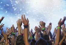 La fe que suena: música católica y cultura en tiempo de búsqueda Jóvenes en un concierto de música católica contemporánea durante un encuentro de músicos católicos en España