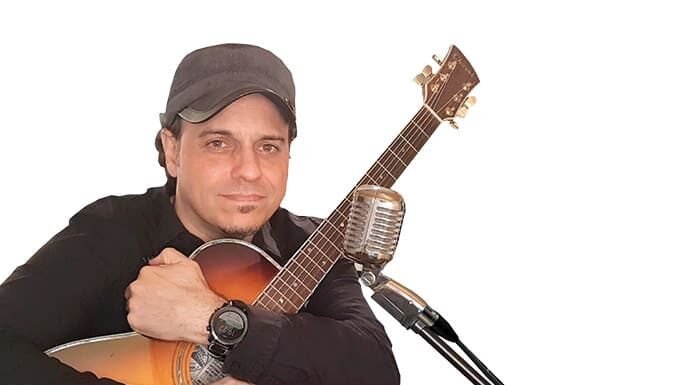 Cuando la música se convierte en el motor de tu fe David Santafé, productor musical y fundador de Santafé Producciones, sello discográfico de referencia en la música católica española