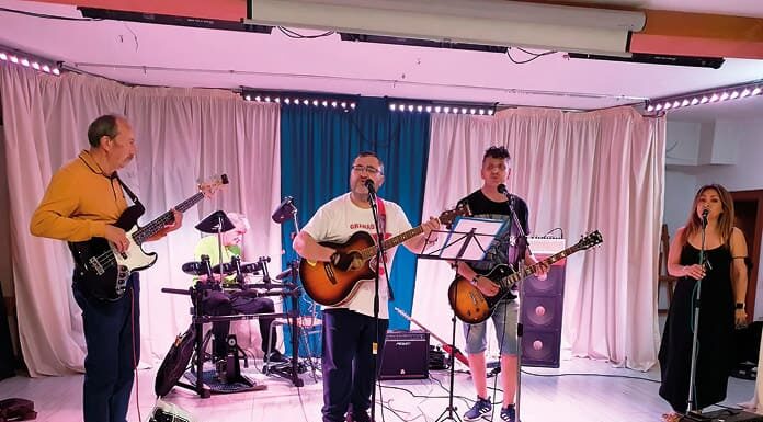 El Grupo Puerta Abierta Grupo Puerta Abierta, conjunto de música católica de pop y rock nacido en 1989 en la parroquia San Juan Bosco del Polígono del Valle de Jaén