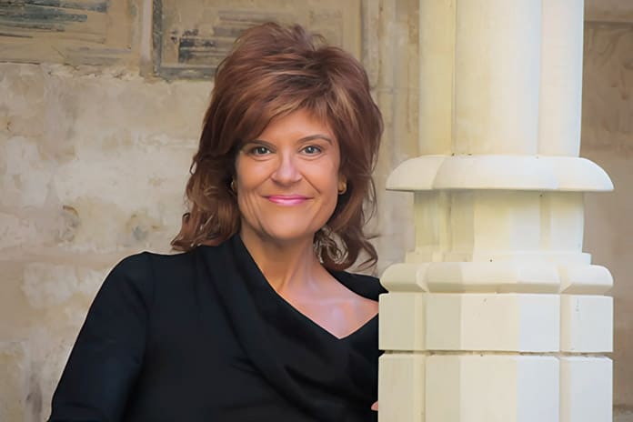 Coia Valls, escritora y actriz, autora del artículo Coia Valls, escritora, actriz y premio Néstor Luján, autora de El sueño de Gaudí
